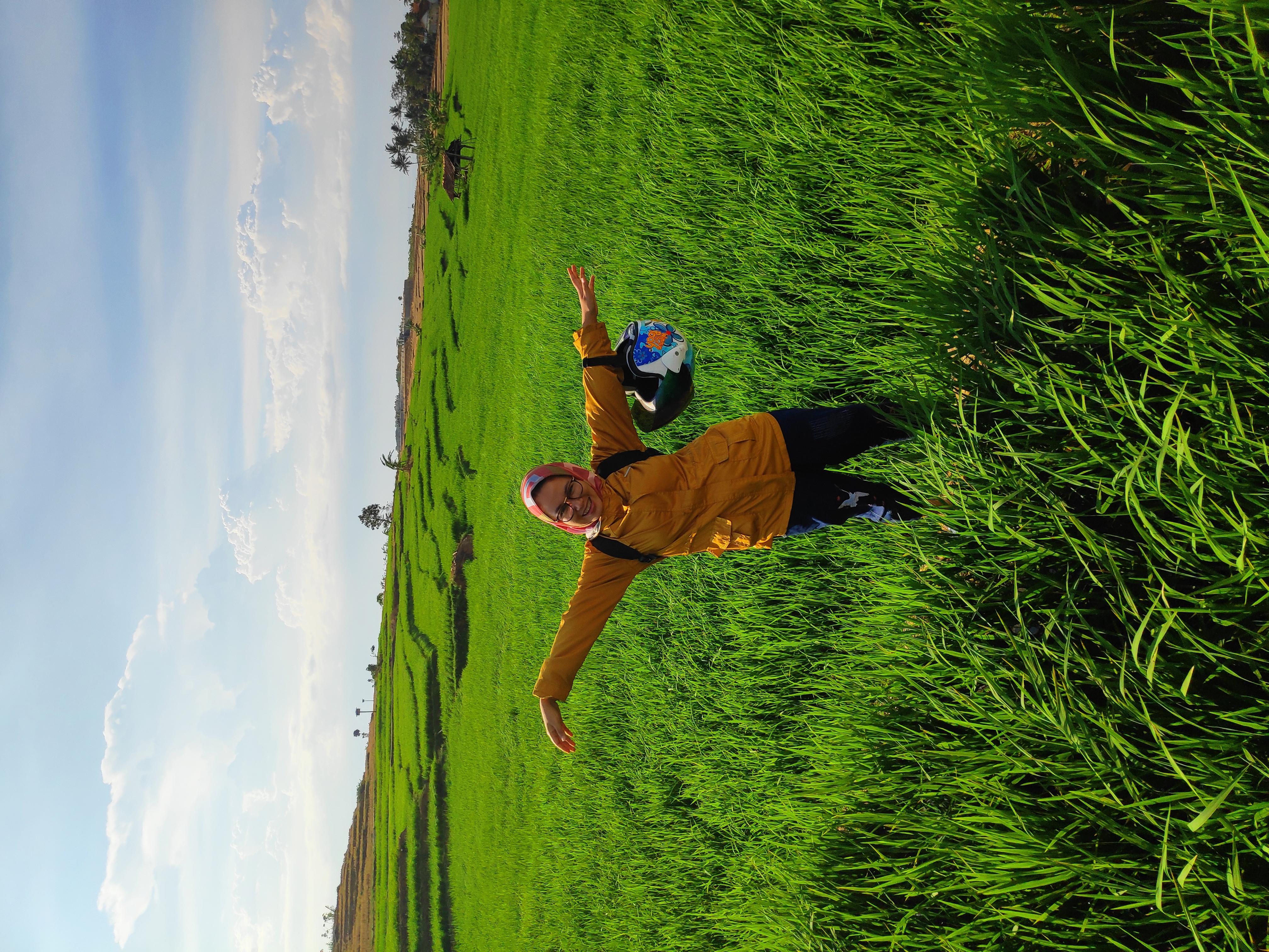 Foto Estetik di Tengah Sawah
