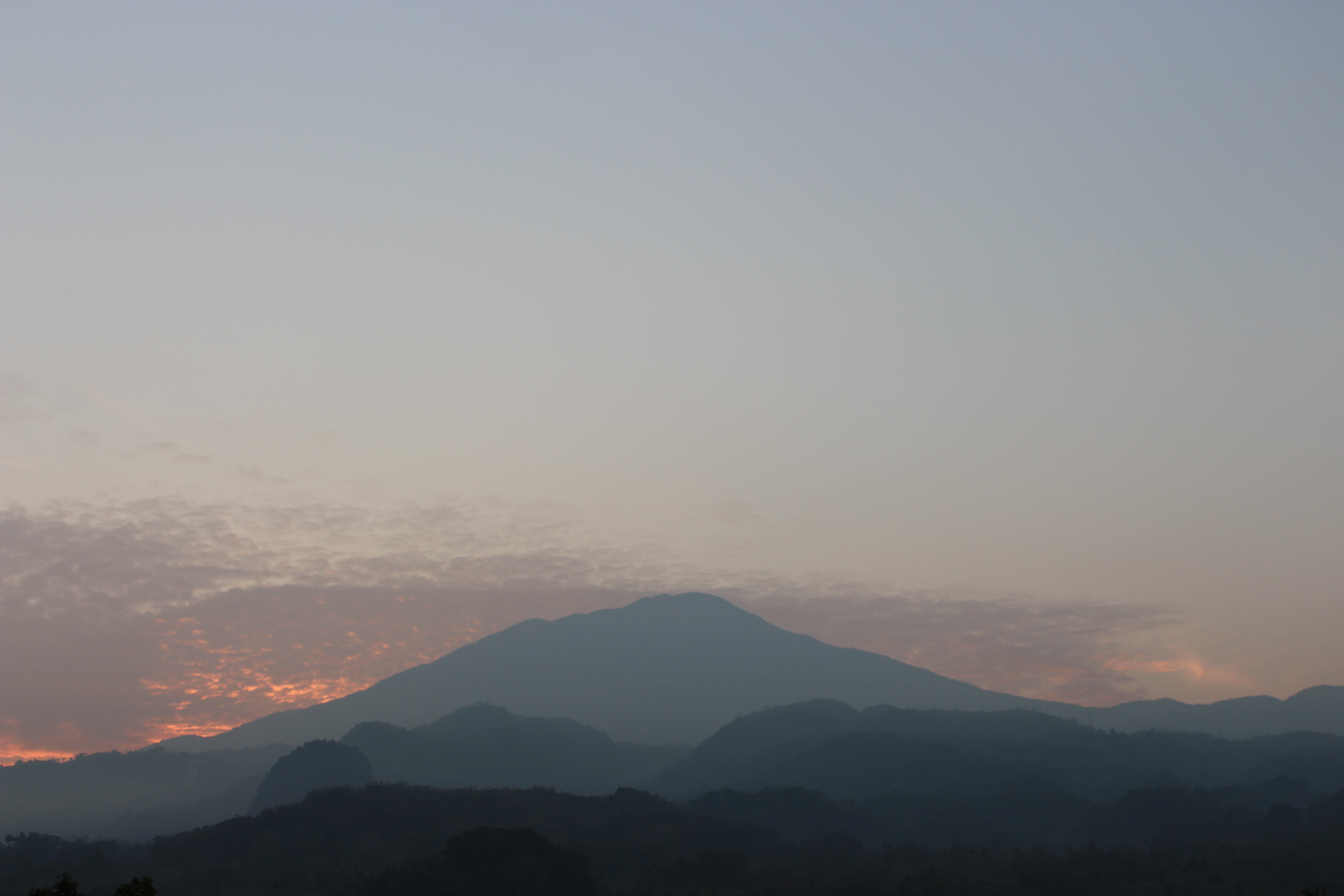 Gunung Ciremai di Pagi Hari