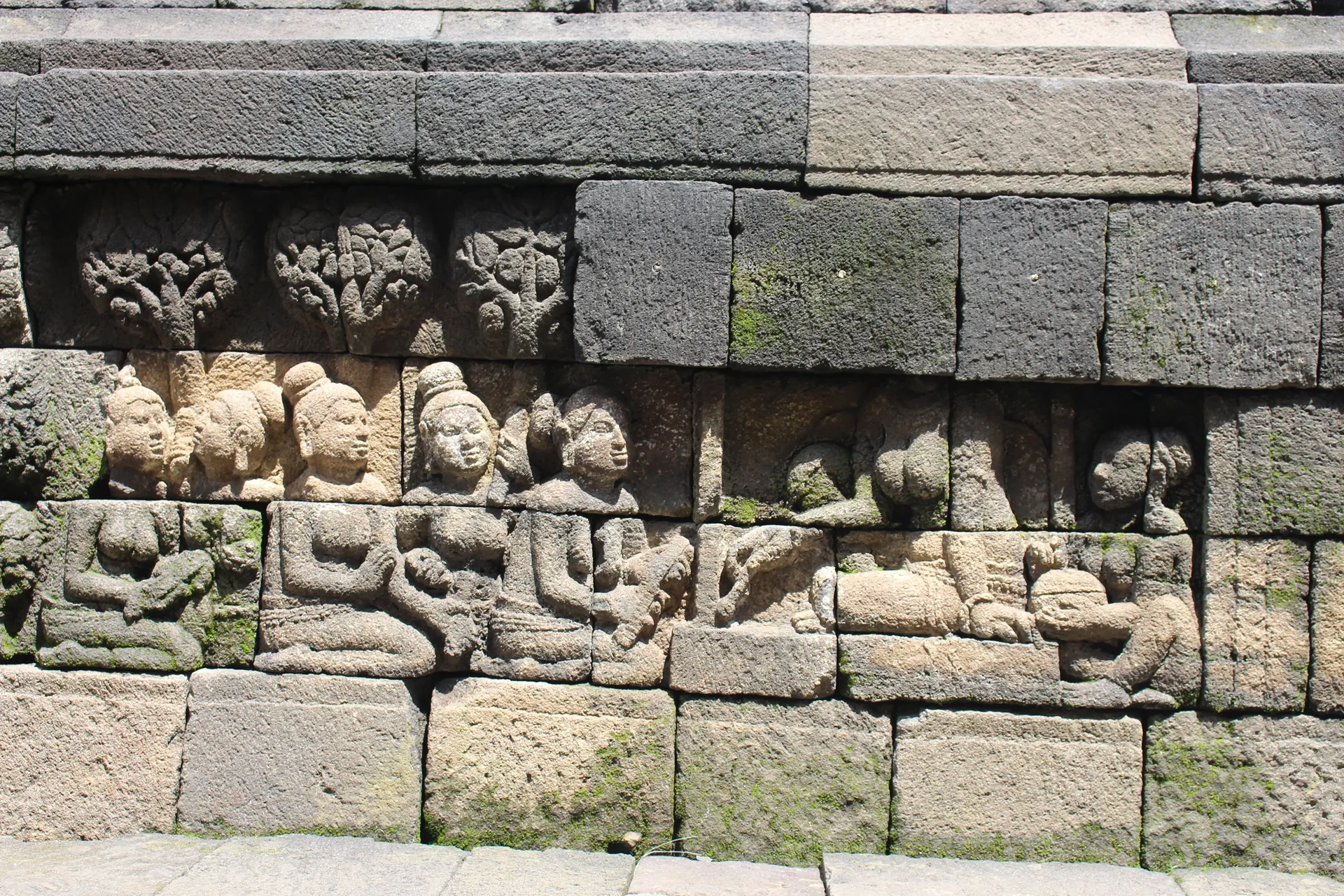 Salah satu bagian Relief di Candi Borobudur.